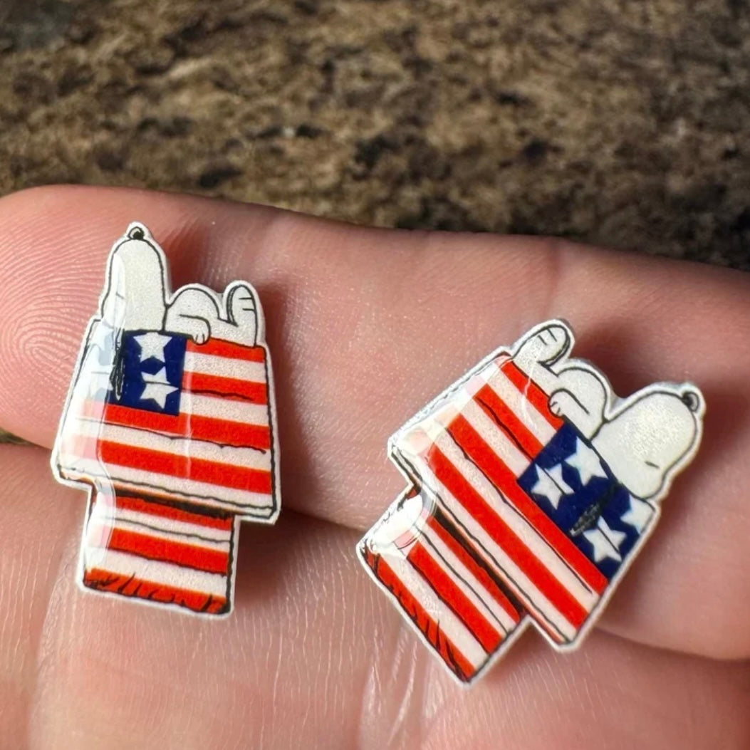 Stud earrings-4th of July-snoopy doghouse
