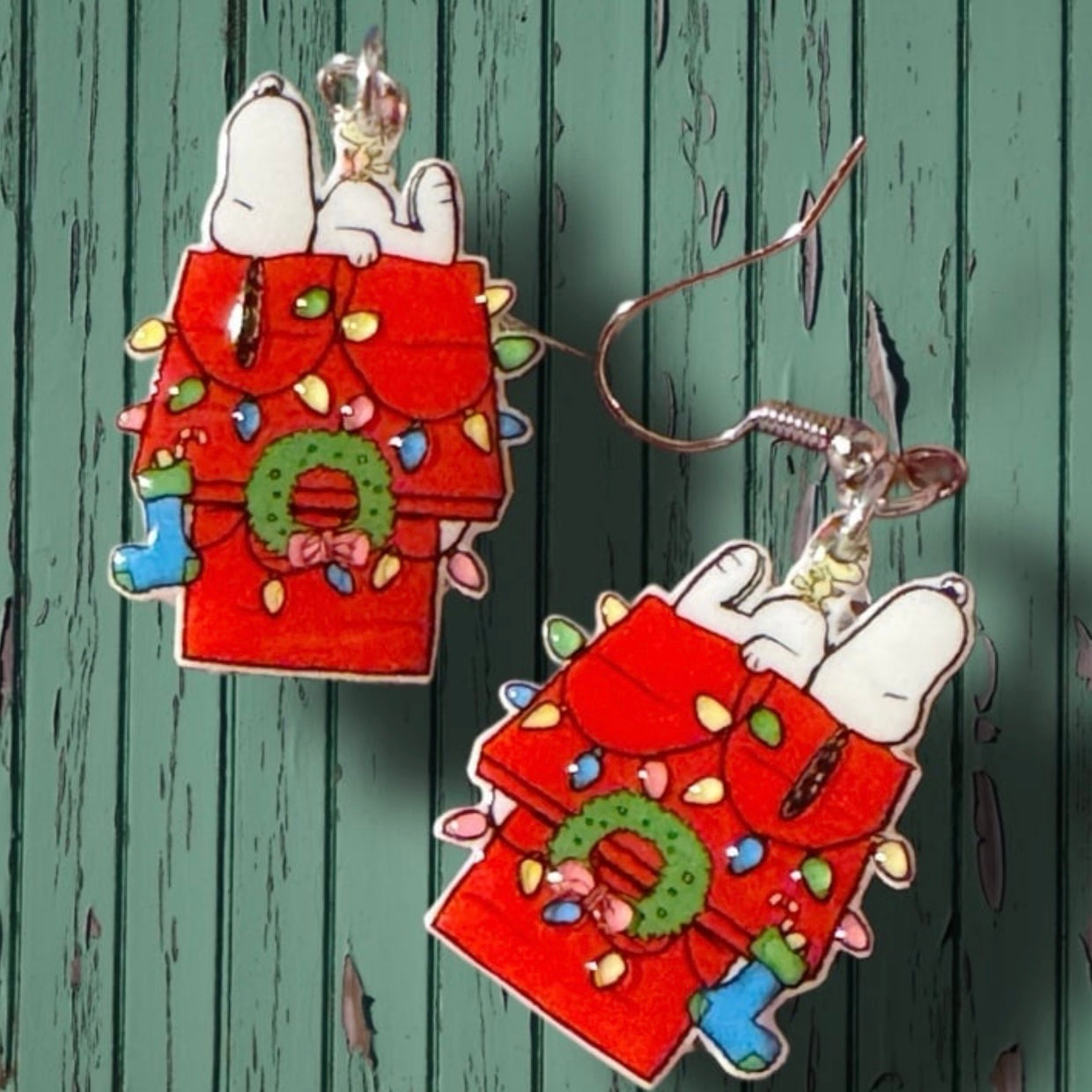 Dangle Earrings-snoopy doghouse Xmas