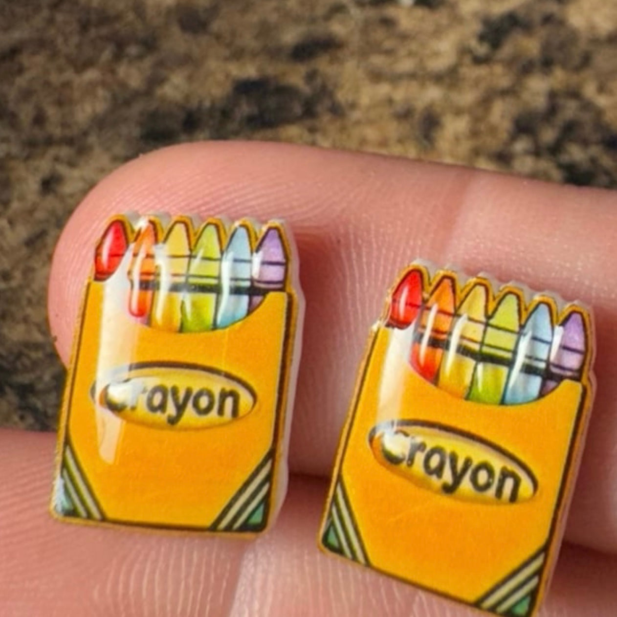 Stud Earrings-crayon